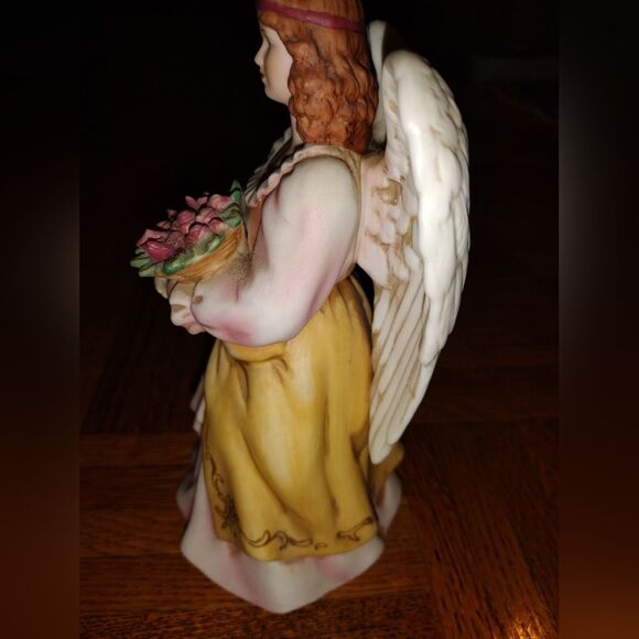 🙂Homco Home Interior Angel Figurine 8806 Holding Bouquet of Flowers - Picture 5 of 10